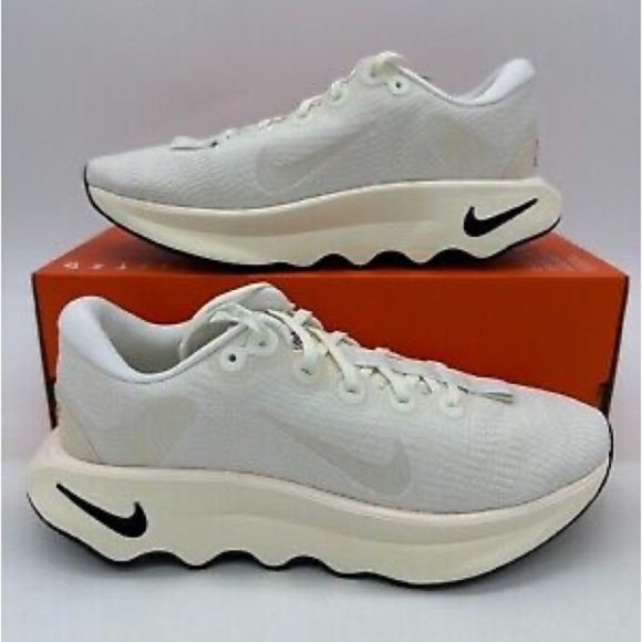 Nike White Athletic Sneakers with Breathable Mesh and Sleek great conditions - Picture 3 of 11
